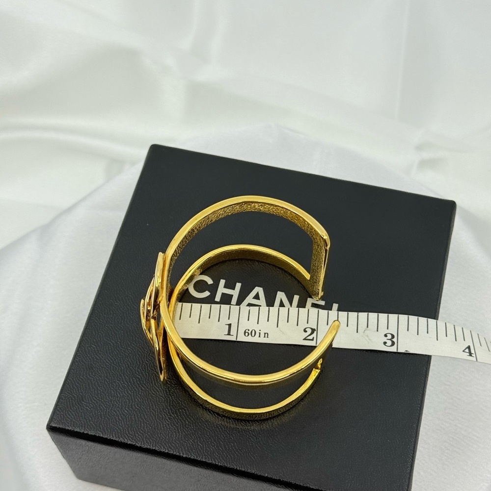 CHANEL Vintage Gold CC Heart Cuff Statement Bracelet - Picture 9 of 12